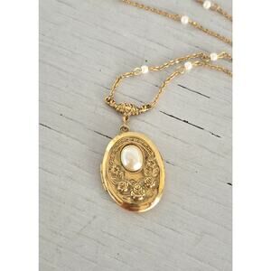 Vintage 1928 Faux Pearl Lock Necklace